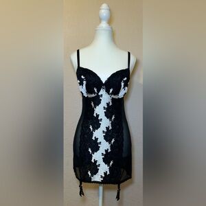 Victoria’s Secret lingerie black white lace mesh adjustable bra straps C